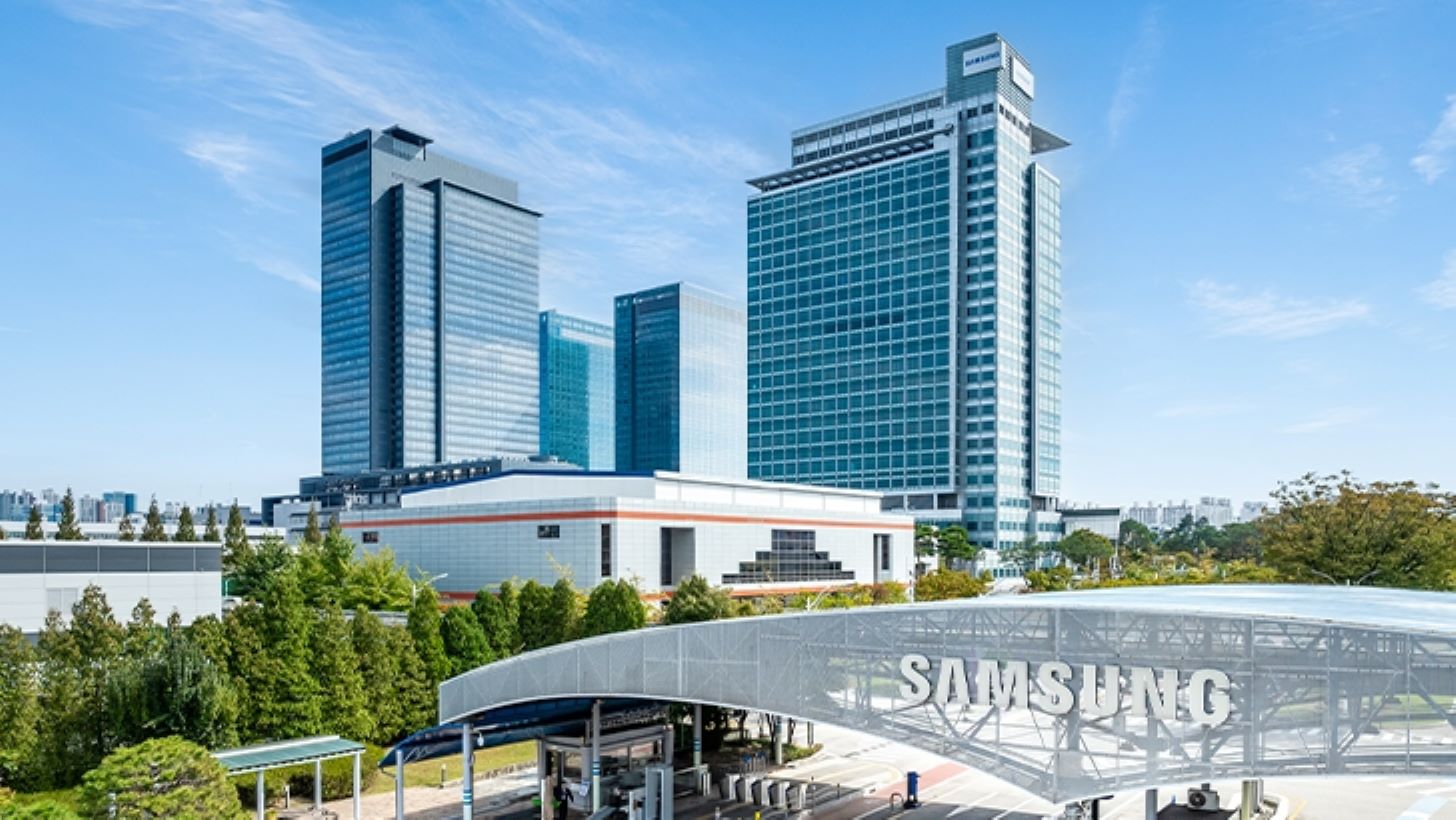 Samsung presentará su primer teléfono trifold en la cumbre APEC