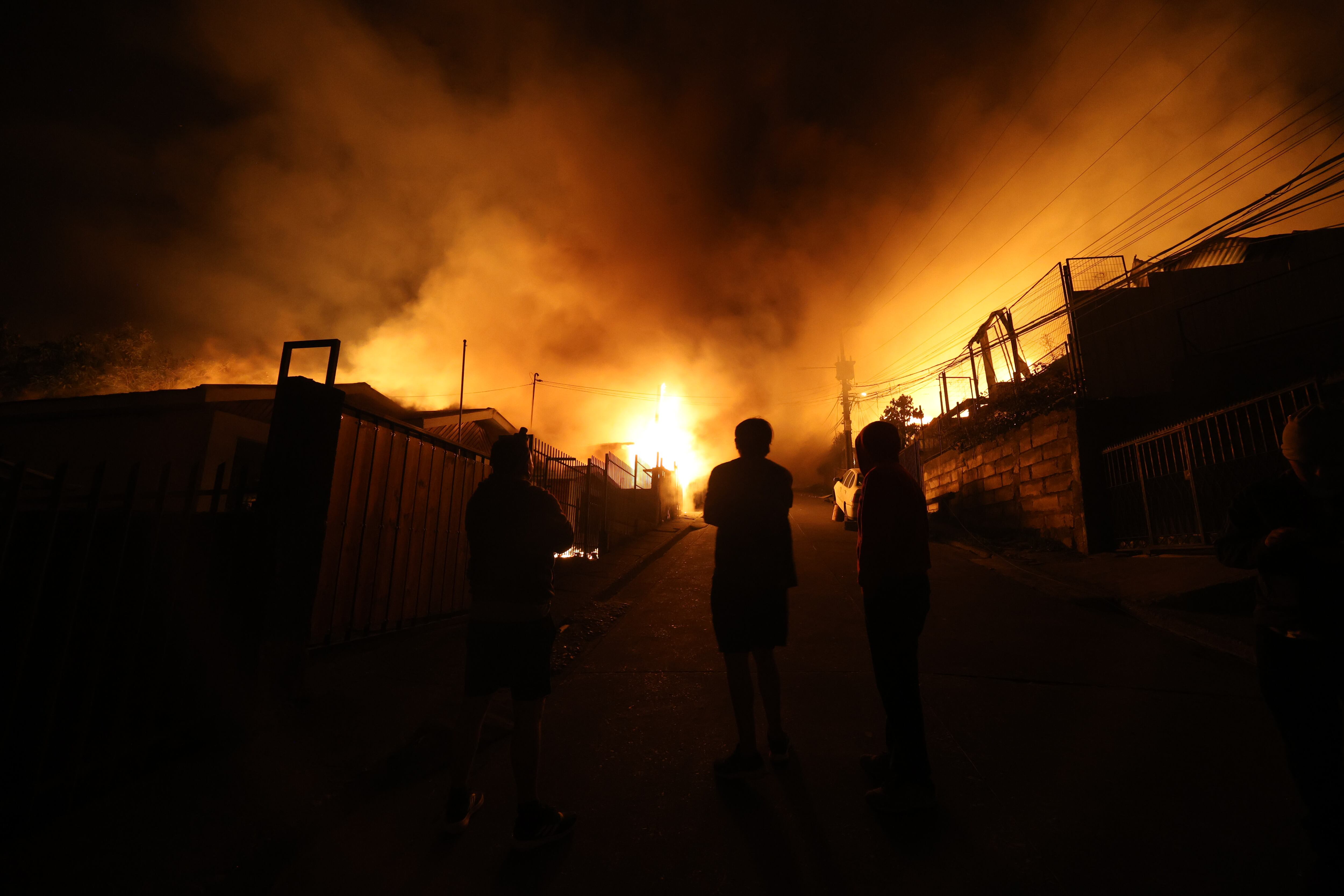 Incendios forestales en Chile: Entel, Movistar y Wom activan planes de emergencia en Ñuble y Biobío